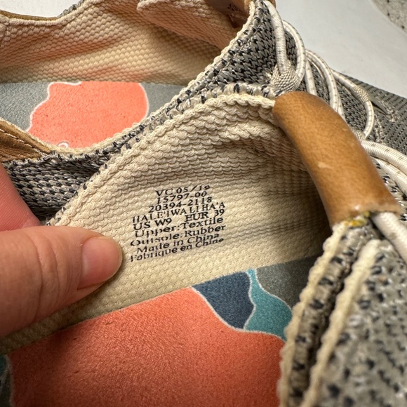 OluKai • Hale'iwa Womens Slip-on shoe with drop-down heel • size W9 - Picture 6 of 6